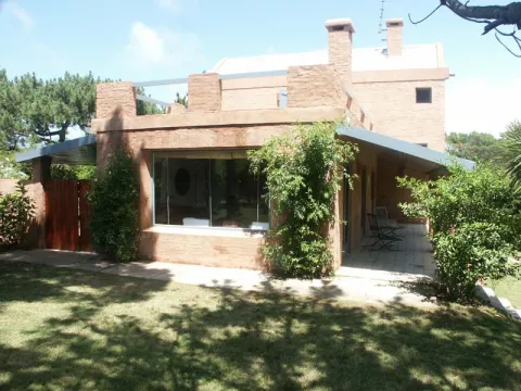 VENTA CASA 3 DORMITORIOS MB UBICACION EN LA BARRA — foto 2