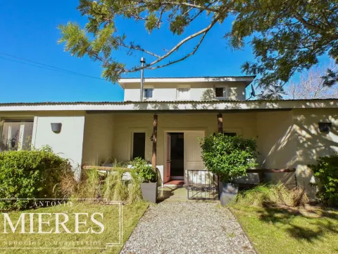 VENTA CASA 3 DORMITORIOS CON PISCINA EN LA BARRA