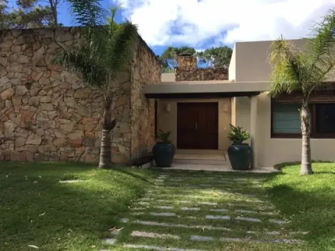 Venta casa 5 dormitorios-  Marly Punta del Este