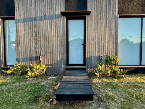 Casa en venta y alq anual 3 dorm a estrenar en La Juanita