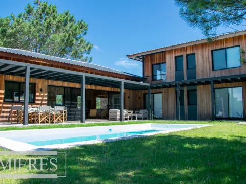 Casa en alquiler y venta 4 dorm Laguna Escondida