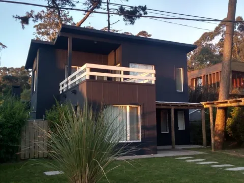 Alquiler casa 3 dorm en La Juanita barrio residencial