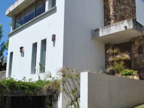 CASA EN ALQ TEMP EN MONTOYA 3 DORM Y PISCINA MB UBICACION!