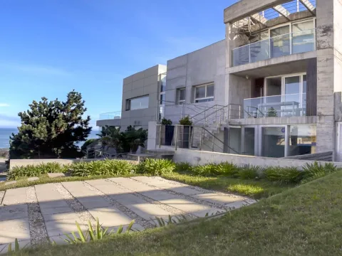 VENTA DE MB CASA 5 DORM LA BARRA A PASOS DE LA PLAYA