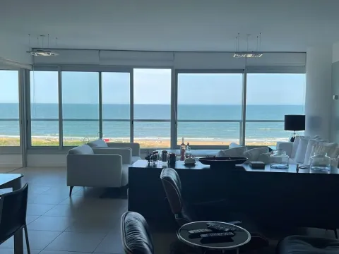 Apartamento en tres dormitorios- Playa Brava