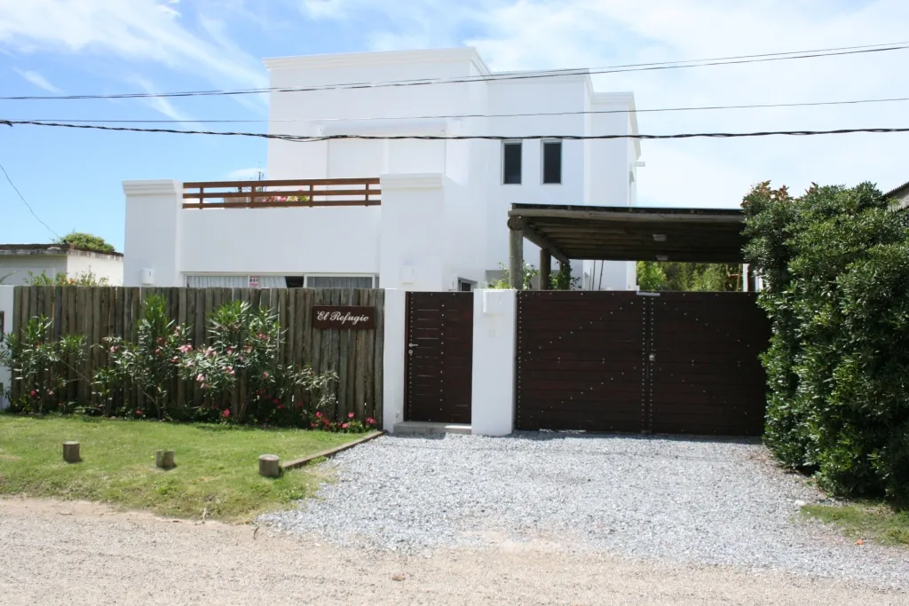 ALQ TEMPORARIO CASA 4 DORMITORIOS LA BARRA MB UBICACIÓN — foto 1