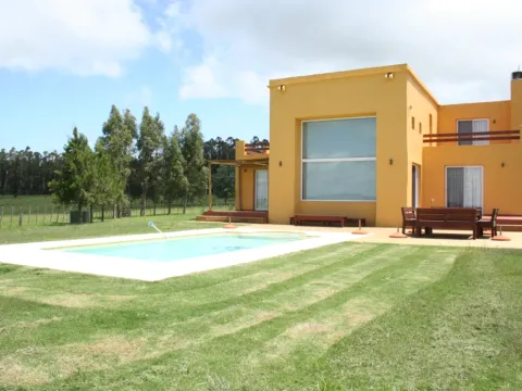 VENTA CHACRA 20,64 HAS CASA 3 DORM C/PISCINA MANANTIALES — foto 4
