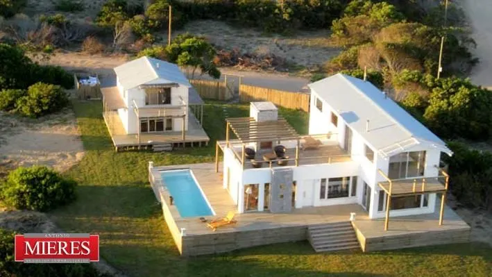 Alquiler casa 5 dorm en Arenas de Jose Ignacio frente al mar — foto 1