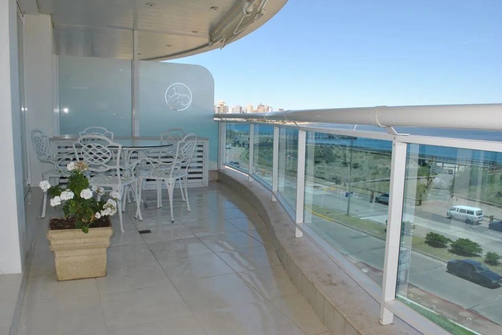 Apartamento en alquiler 4 dormitorios- Playa Mansa — foto 2