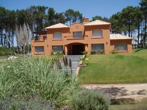 ALQ TEMP CASA 6 DORM C/PISCINA CLUB PRIVADO LAGUNA BLANCA