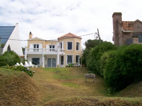 ALQ TEMP,CASA, 4 DORMITORIOS, MONTOYA