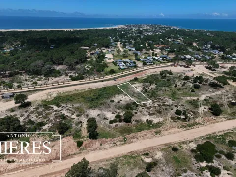 Venta lote 1000m2 en barrio Playa Brava a 5' de Jose Ignacio