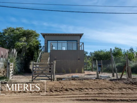 Venta casa a estrenar 2 dorm 2 pisos en Santa Mónica