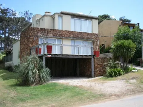 ALQUILER TEMP CASA 4 DORM C/PSCINA EN MONTOYA MB UBICACION
