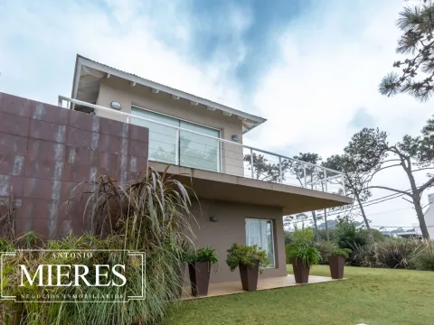VENTA CASA 6 DORM C/PISCINA MB UBICACION EN MONTOYA