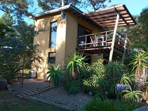 ALQ CASA 1 DORM MB UBICADA EN MONTOYA