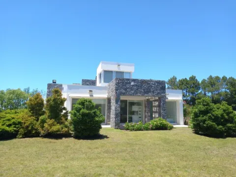 VENTA CASA 693 M2 1RA CALIDAD 5 DORM MANGRULLOS MANANTIALES — foto 4
