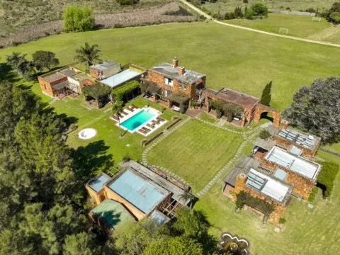 VENTA CHACRA 5 HAS 8 DORM EN SUITE, PISCINA ZNA CNO MAGDALEN