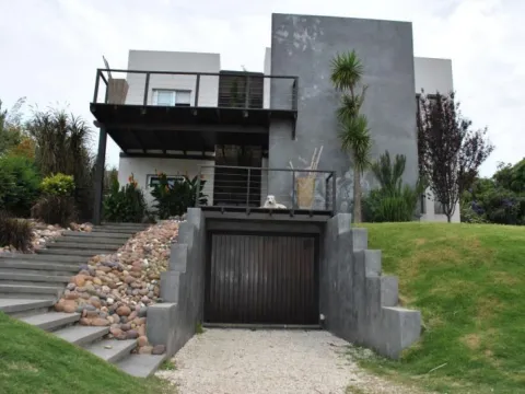 Casa en alquiler de temporada-Playa Brava