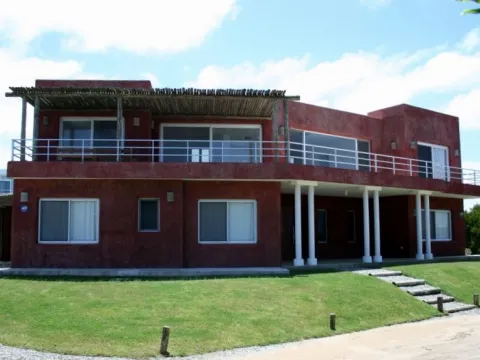 VENTA ALQ TEMP CASA 5 DORM PISCINA A MTS DE PLAYA PTA PIEDRA