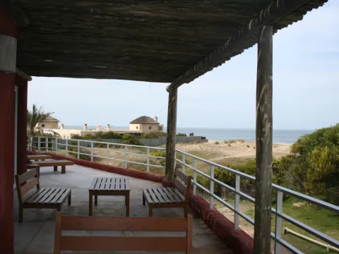 VENTA ALQ TEMP CASA 5 DORM PISCINA A MTS DE PLAYA PTA PIEDRA — foto 5
