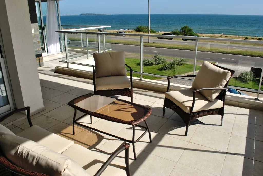 Venta apartamento 4 dormitorios- Playa Mansa — foto 1