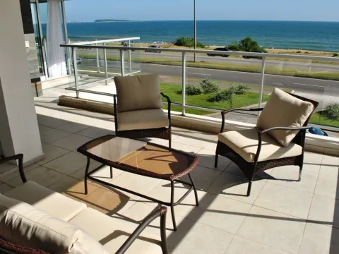 Venta apartamento 4 dormitorios- Playa Mansa