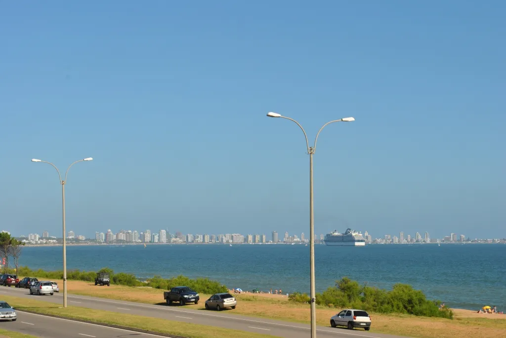 Venta apartamento 4 dormitorios- Playa Mansa — foto 3