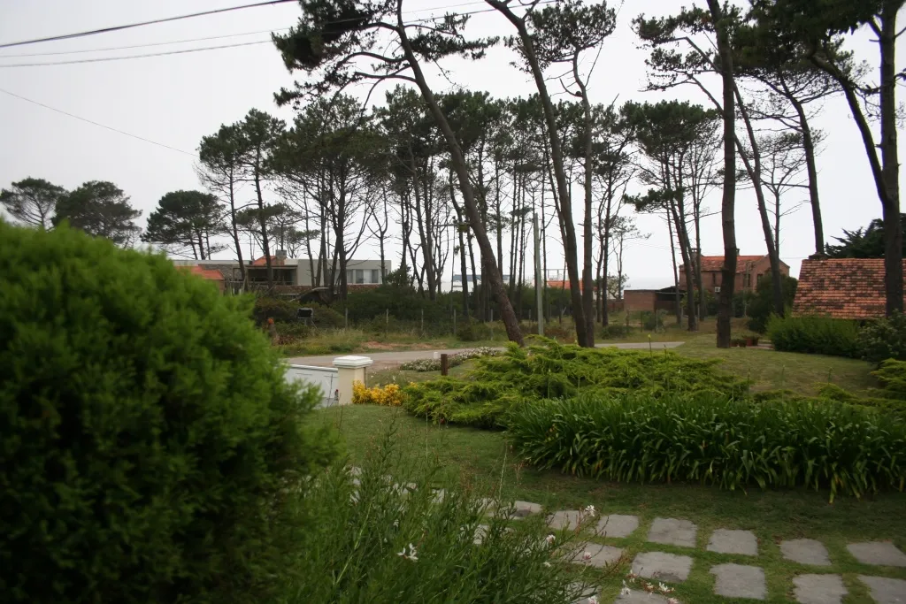 VENTA CASA 4 DORMITORIOS C/PISCINA MB UBICACION LA BARRA — foto 2