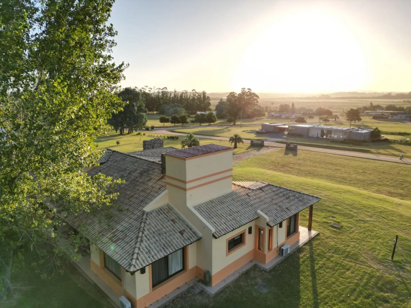 VENTA CASA 4 DORMITORIOS EN B° CERRADO EL QUIJOTE LA BARRA — foto 4