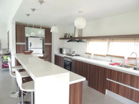 ALQ TEMPORARIO CASA 4 DORMITORIOS C/PSICINA LA BARRA — foto 4